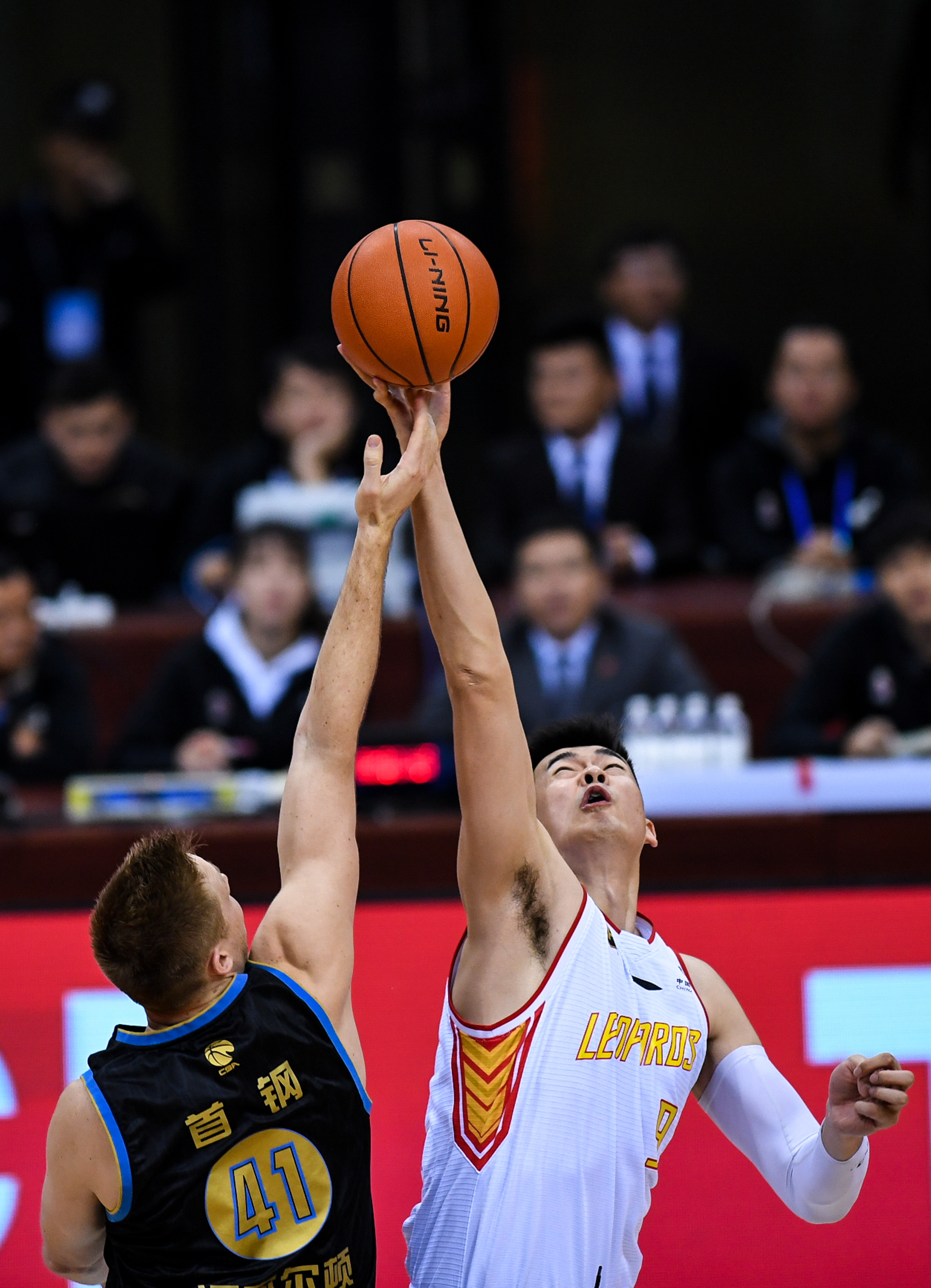 锁肘部空间 锁肘部空间