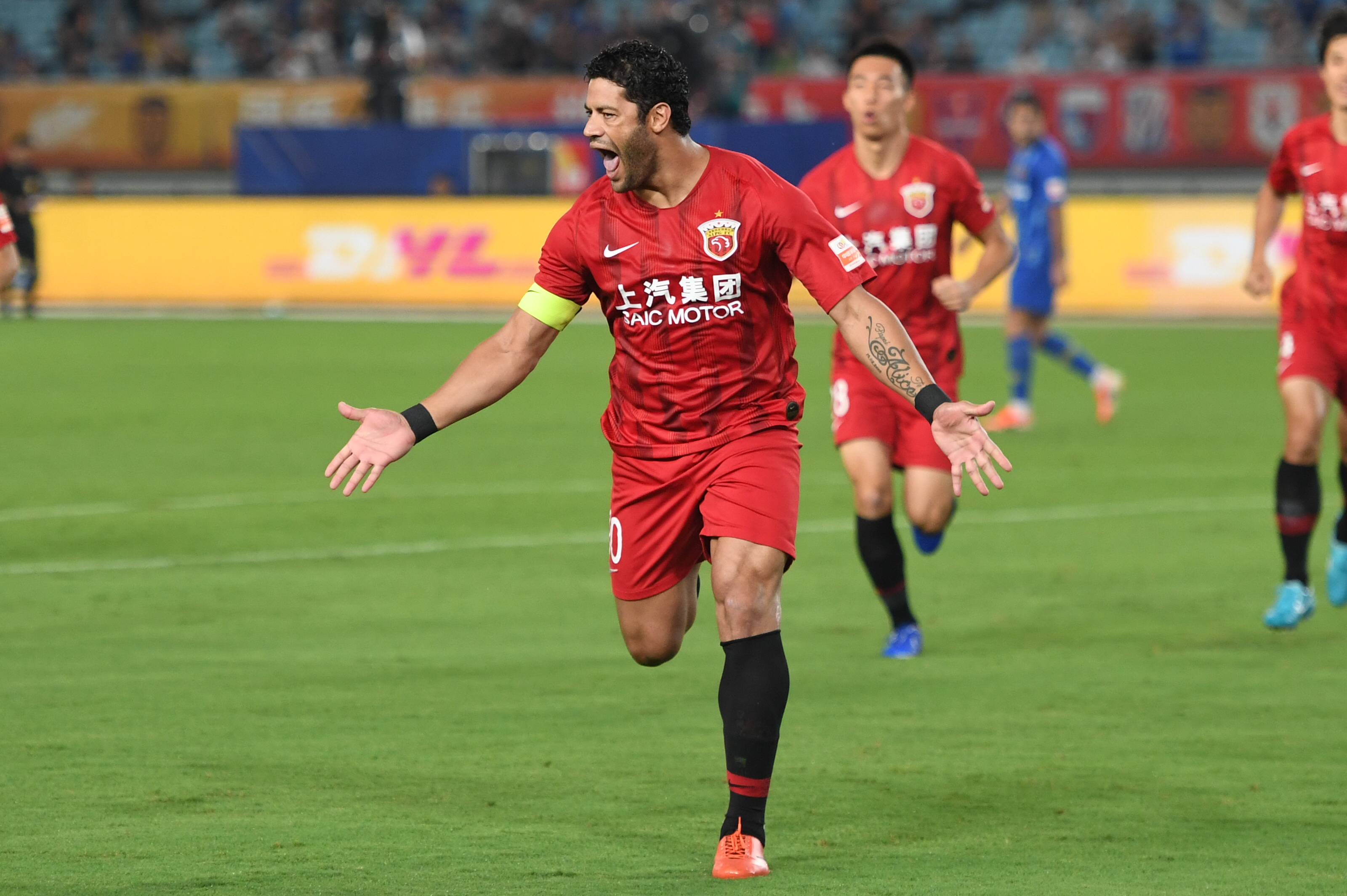 出在两端 出在两端