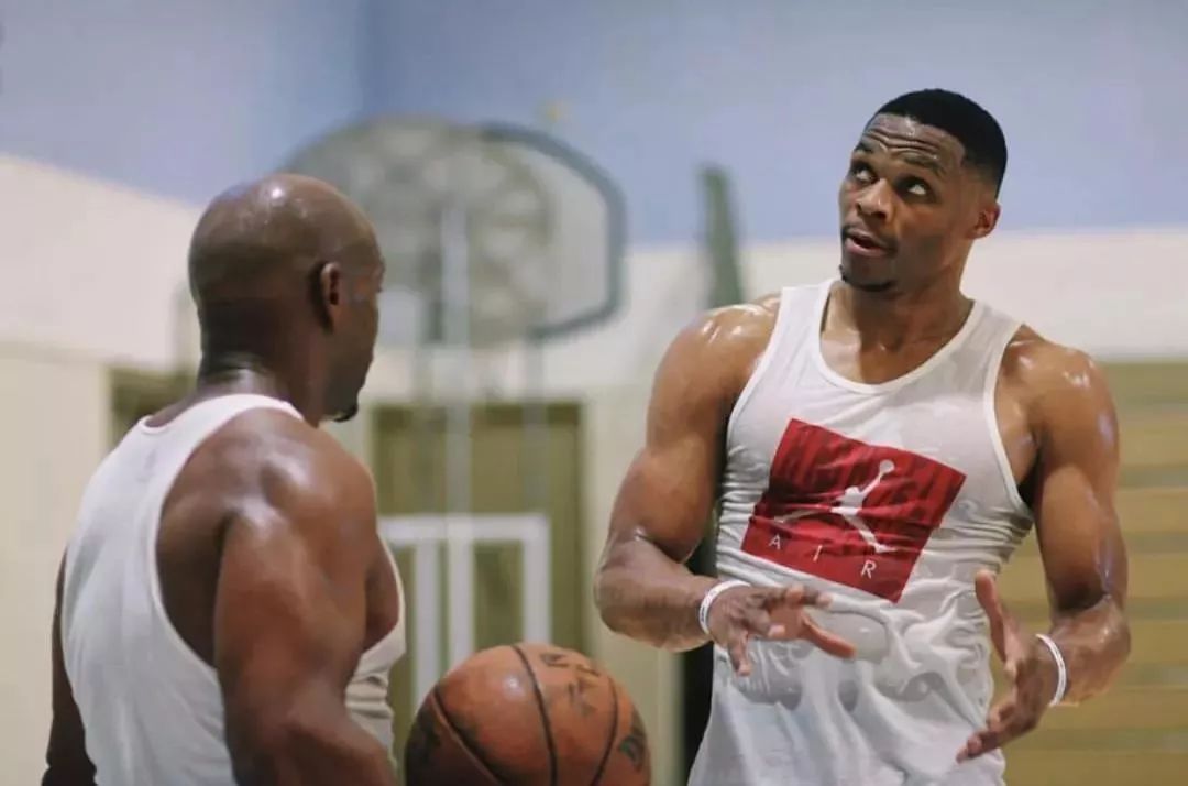 他在底角不 他在底角不